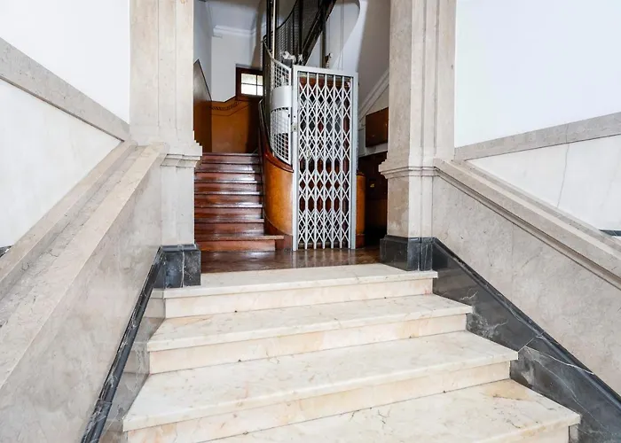 7ti7 Telhal With A Lovely Backyard Apartment *